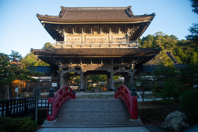 総持寺祖院へのアクセス完全ガイド|東京からの車ルート・バス時刻表・料金を解説