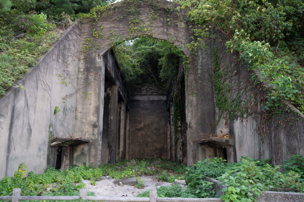 毒ガス貯蔵庫跡とみられる遺構