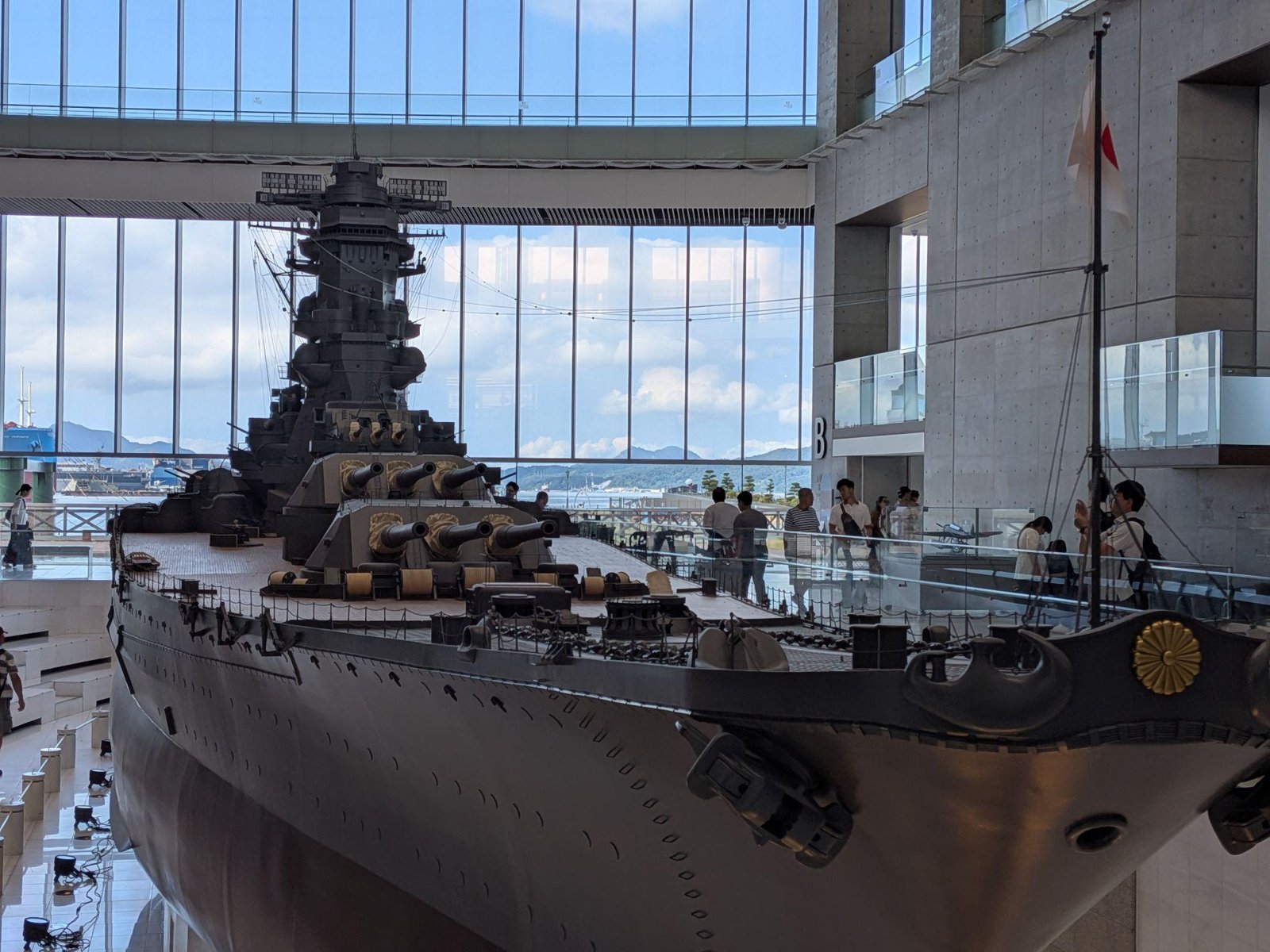大和ミュージアム1階「大和ひろば」の10分の1戦艦「大和」
