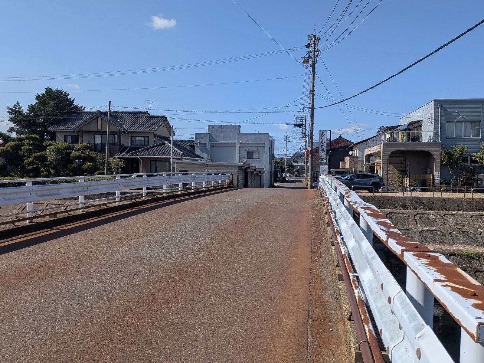荒川沿いの橋とあらかわ湯