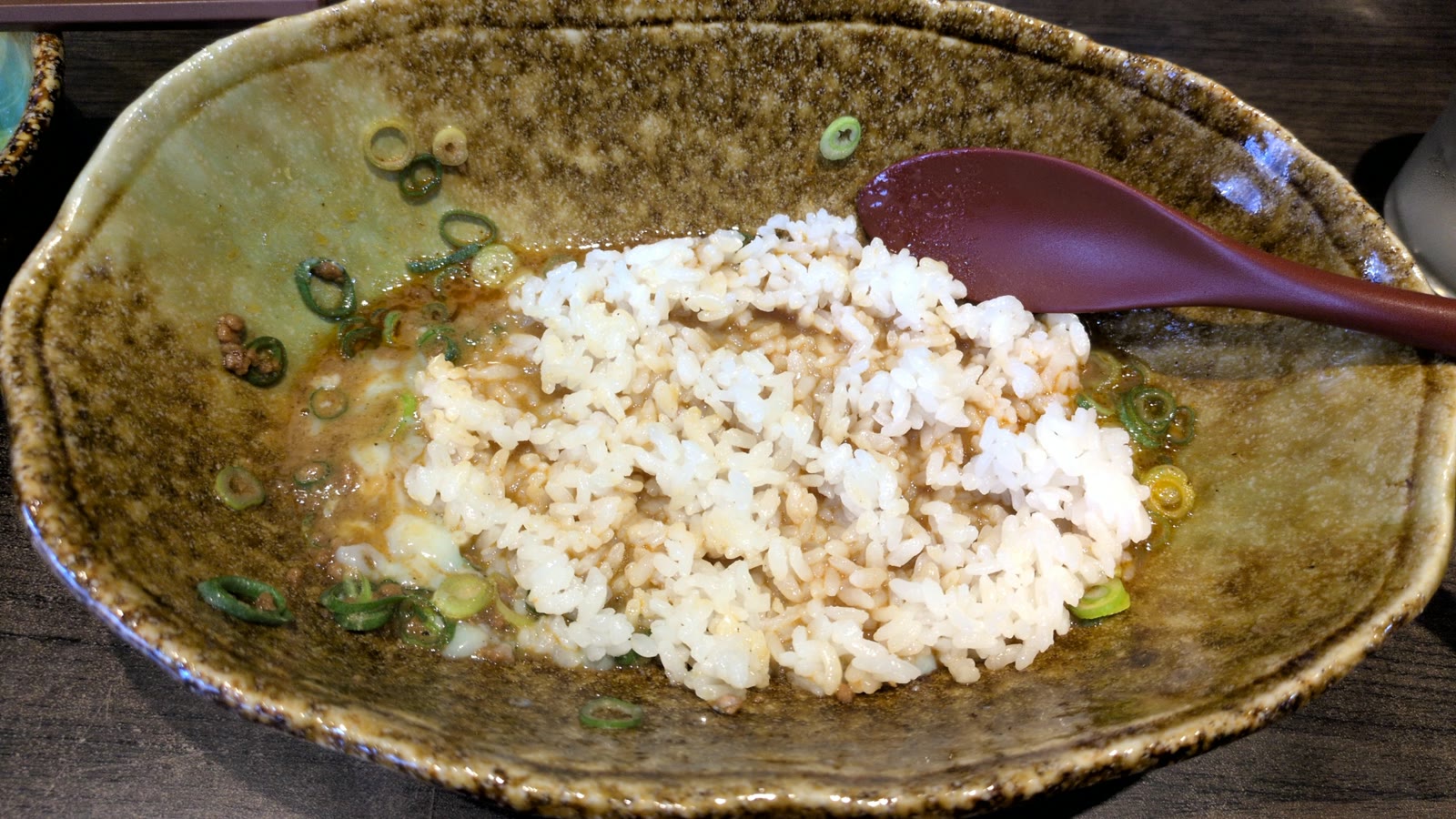 汁なし担担麺の残ったたれにご飯を入れて混ぜたところ