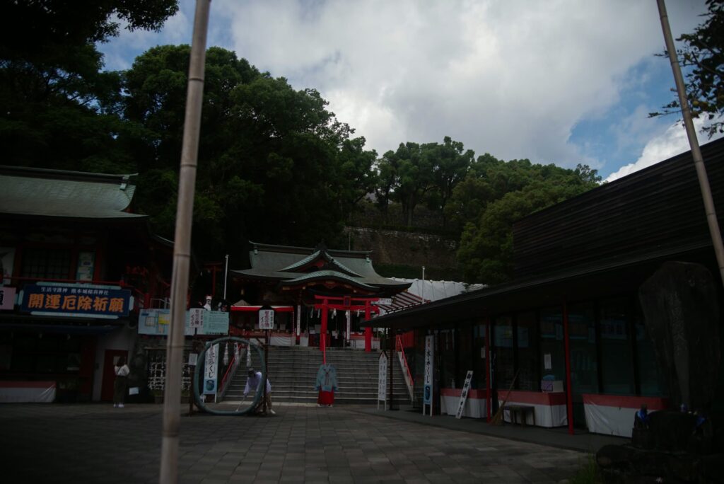 熊本城稲荷神社の境内