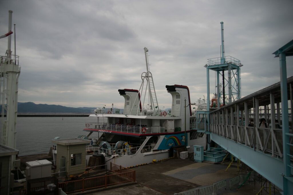 熊本港の桟橋とフェリー